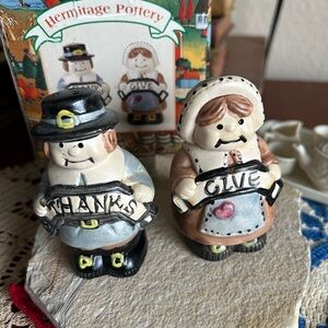 Thanksgiving Pilgrim Salt & Pepper Shaker Set Ceramic Hermitage Pottery